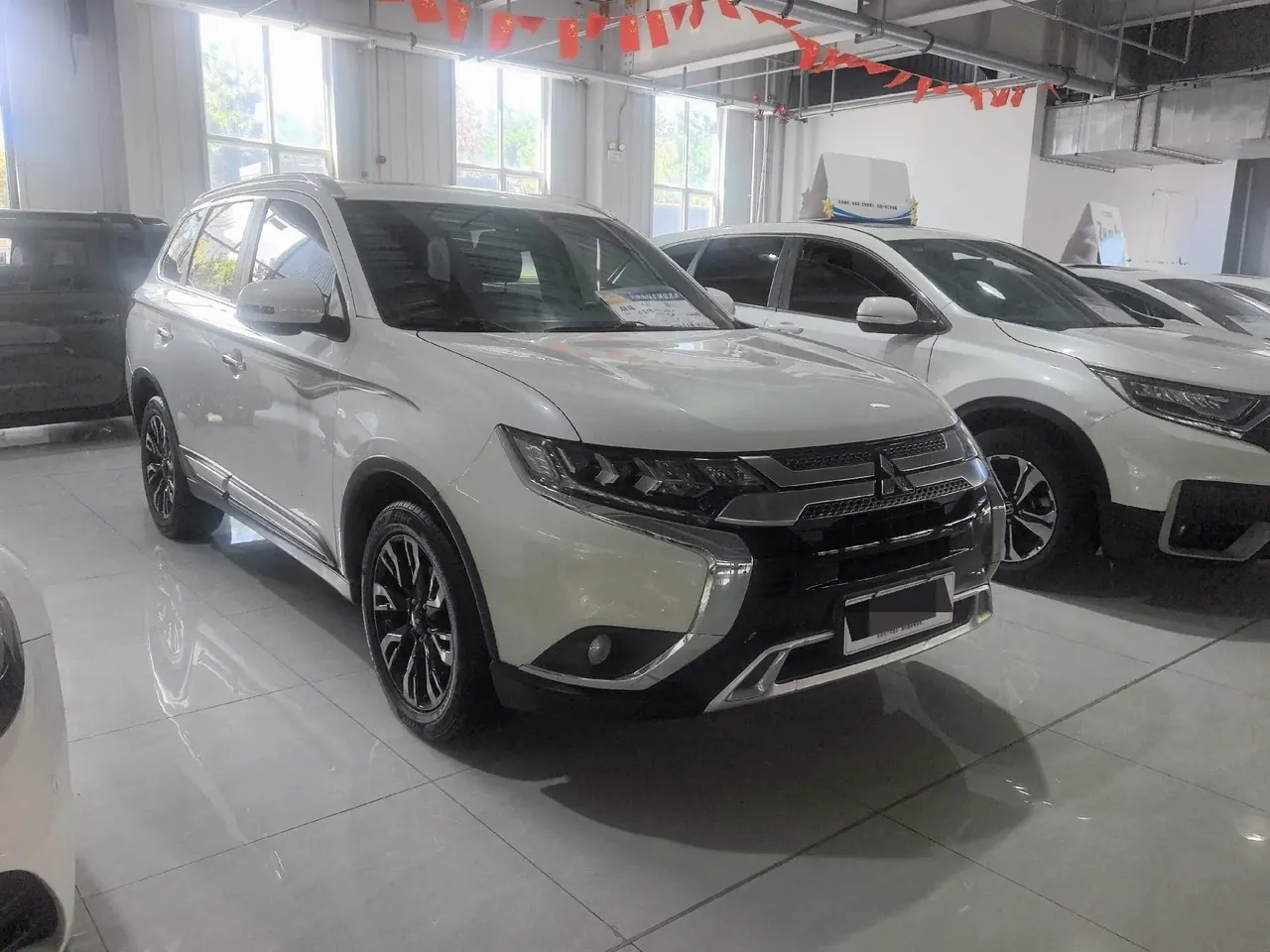 Mitsubishi 2021 Outlander 2.4 stepless four-wheel drive to enjoy the version of the 5-seat automatic gear 2