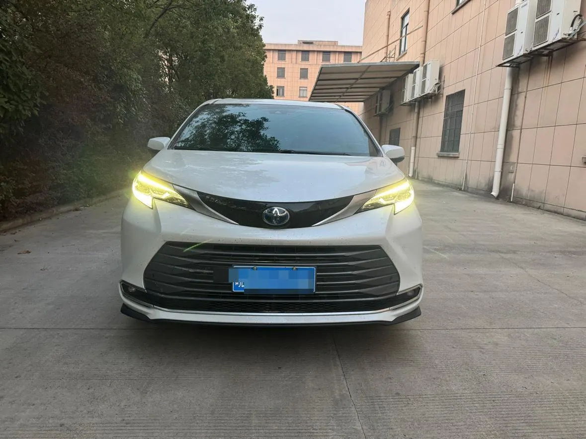 Toyota 2021 Sana 2.5 Stepless Deluxe Edition Automatic Gear 2