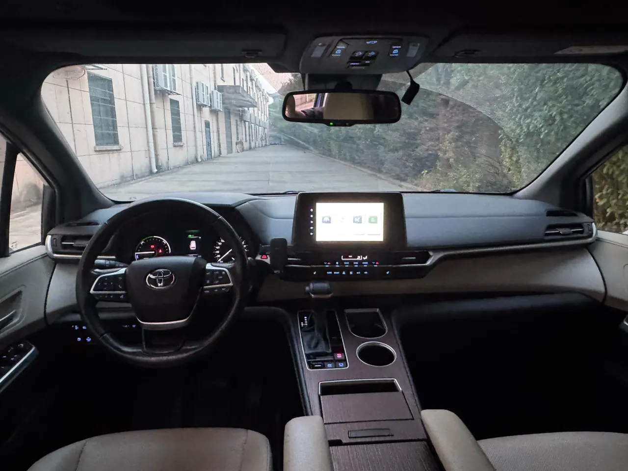 Toyota 2021 Sana 2.5 Stepless Deluxe Edition Automatic Gear 4