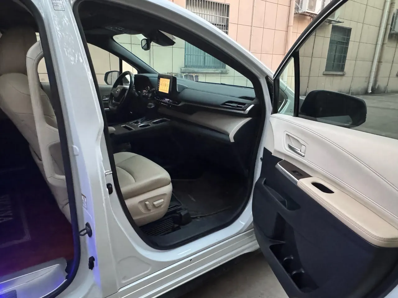 Toyota 2021 Sana 2.5 Stepless Deluxe Edition Automatic Gear 5