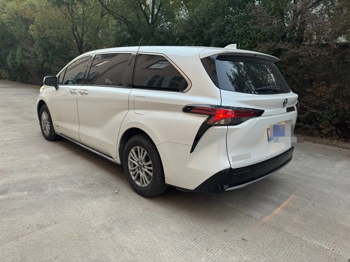 Toyota 2021 Sana 2.5 Stepless Deluxe Edition Automatic Gear 9