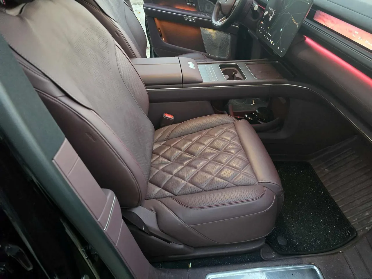 NIO 2026 ES8 6-seat executive deluxe automatic gear 4