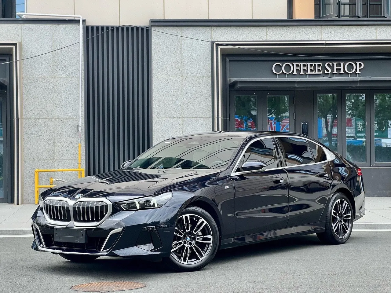 BMW 5 series 2025 525Li 48V 2.0T M sports suit automatic gear - View 1