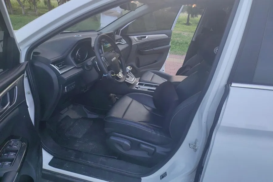Haval 2021 M6 PLUS 1.5T Luxury Smart Joint Automatic Gear 5