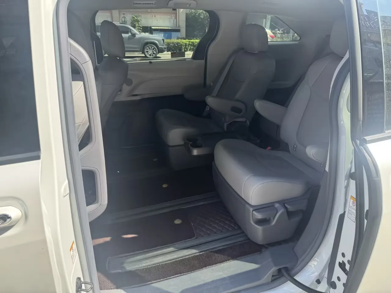 Toyota 2021 Sana 2.5 Stepless Deluxe Edition Automatic Gear 3