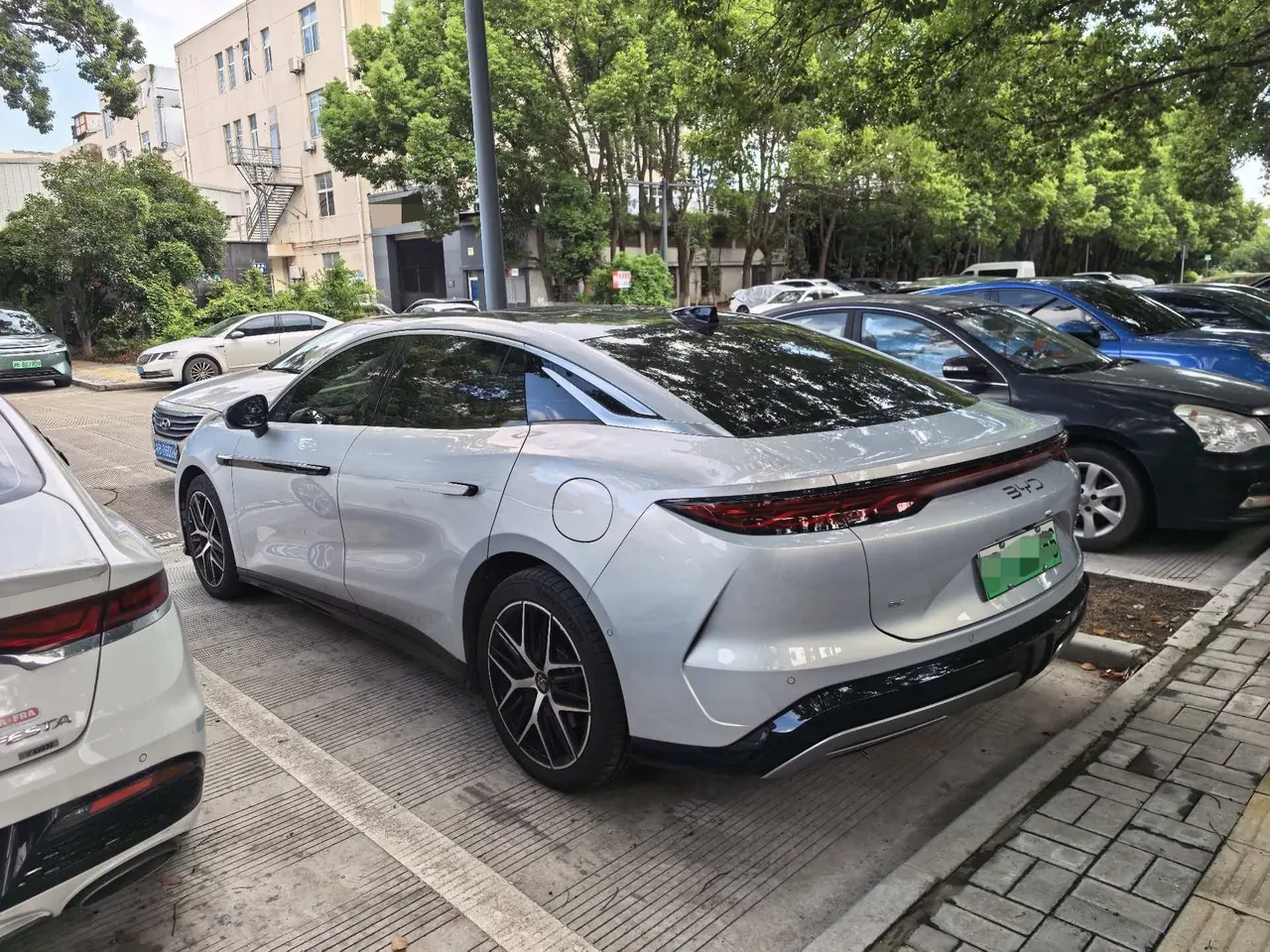 BYD 2025 Han L EV four-wheel drive laser Radar flagship automatic gear 3