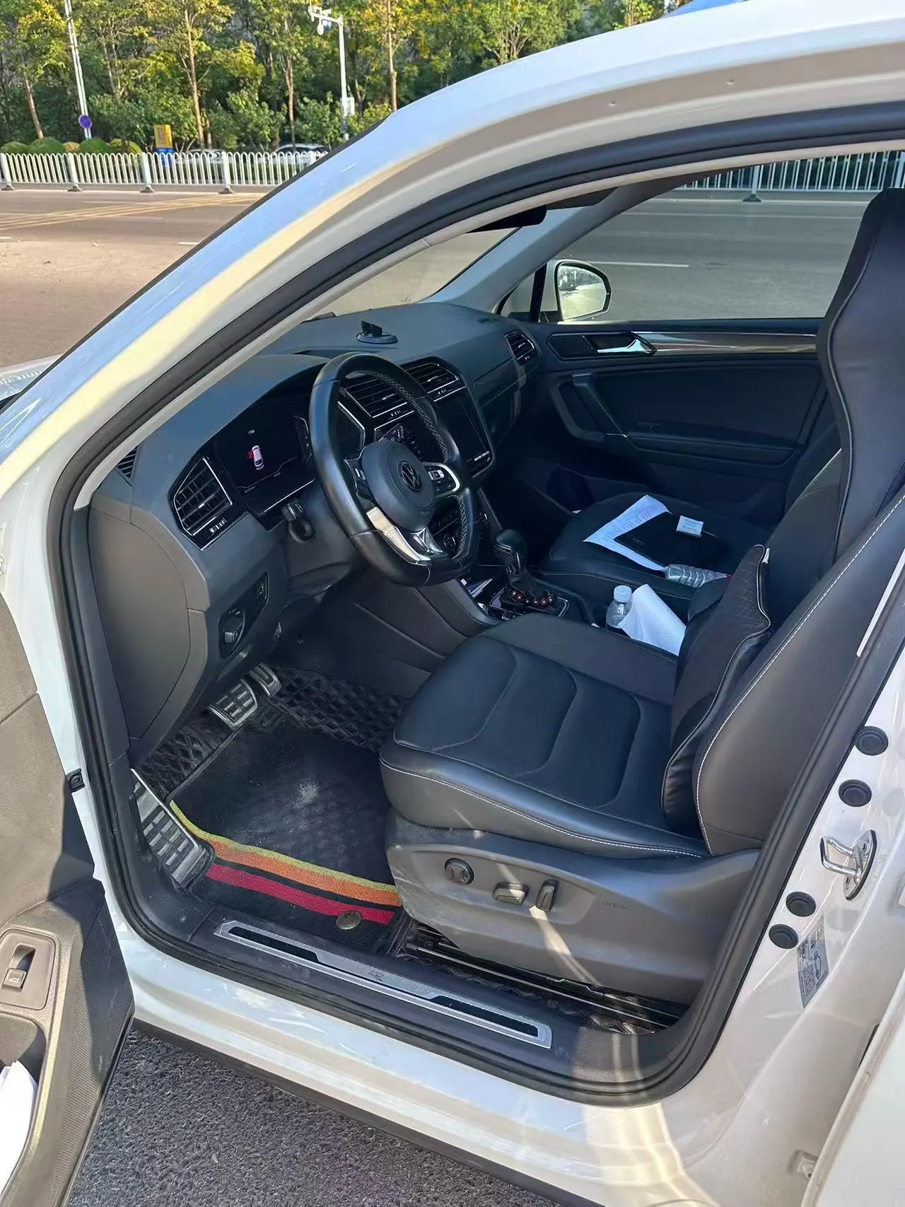 Volkswagen 2021 Tiguan L R-Line 2.0TSI 330TSI Two-Drive Overdrive Automatic Gear 4