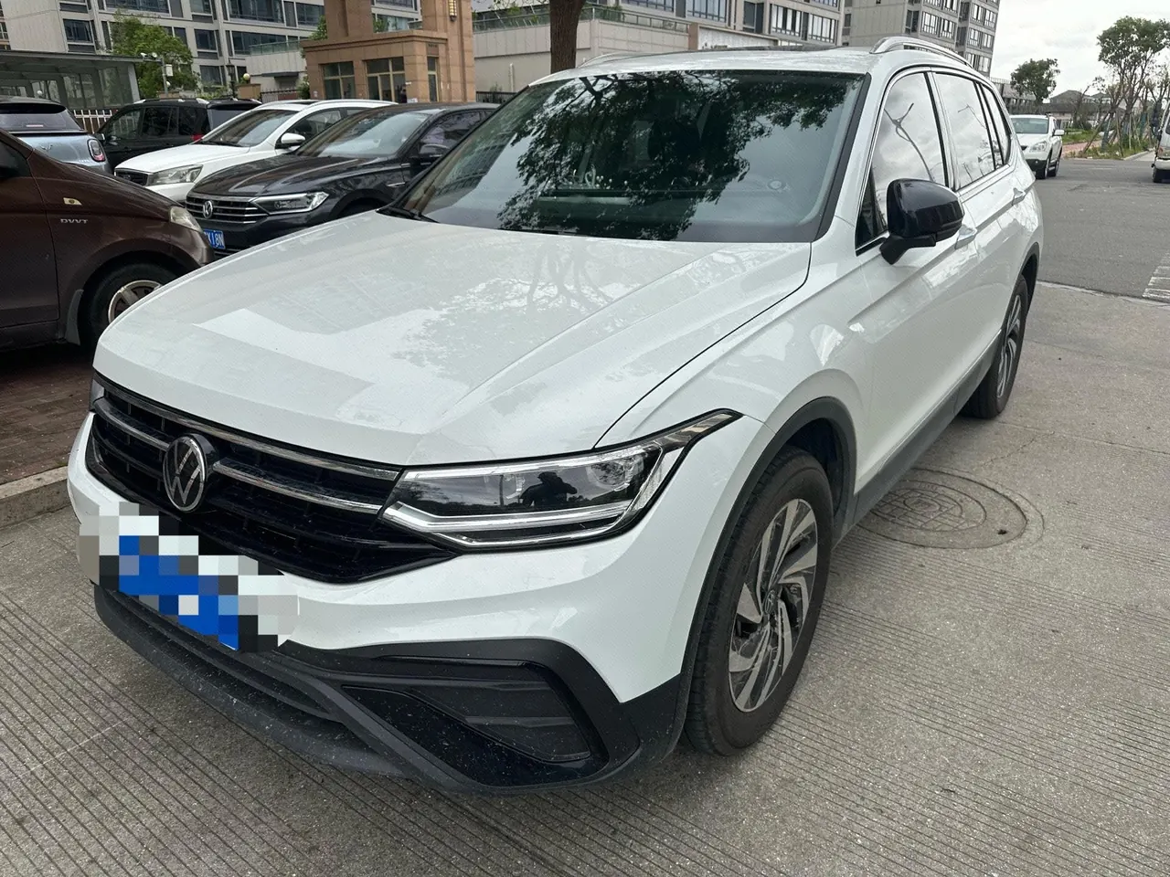 Volkswagen 2025 Tiguan L 1.5TSI 300TSI outstanding two-wheel drive Longteng version automatic gear - View 1