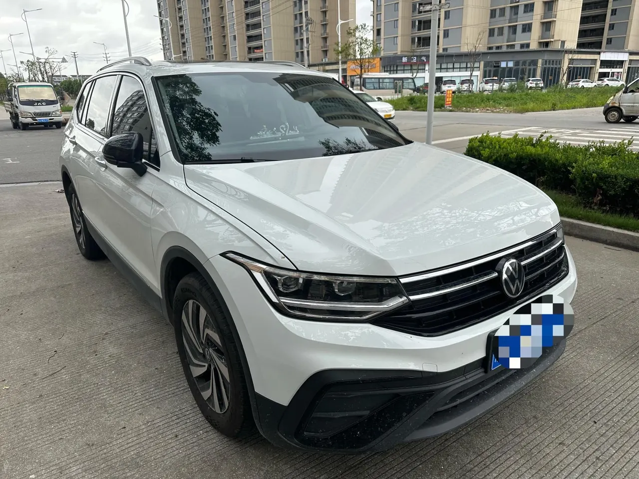 Volkswagen 2025 Tiguan L 1.5TSI 300TSI outstanding two-wheel drive Longteng version automatic gear 2