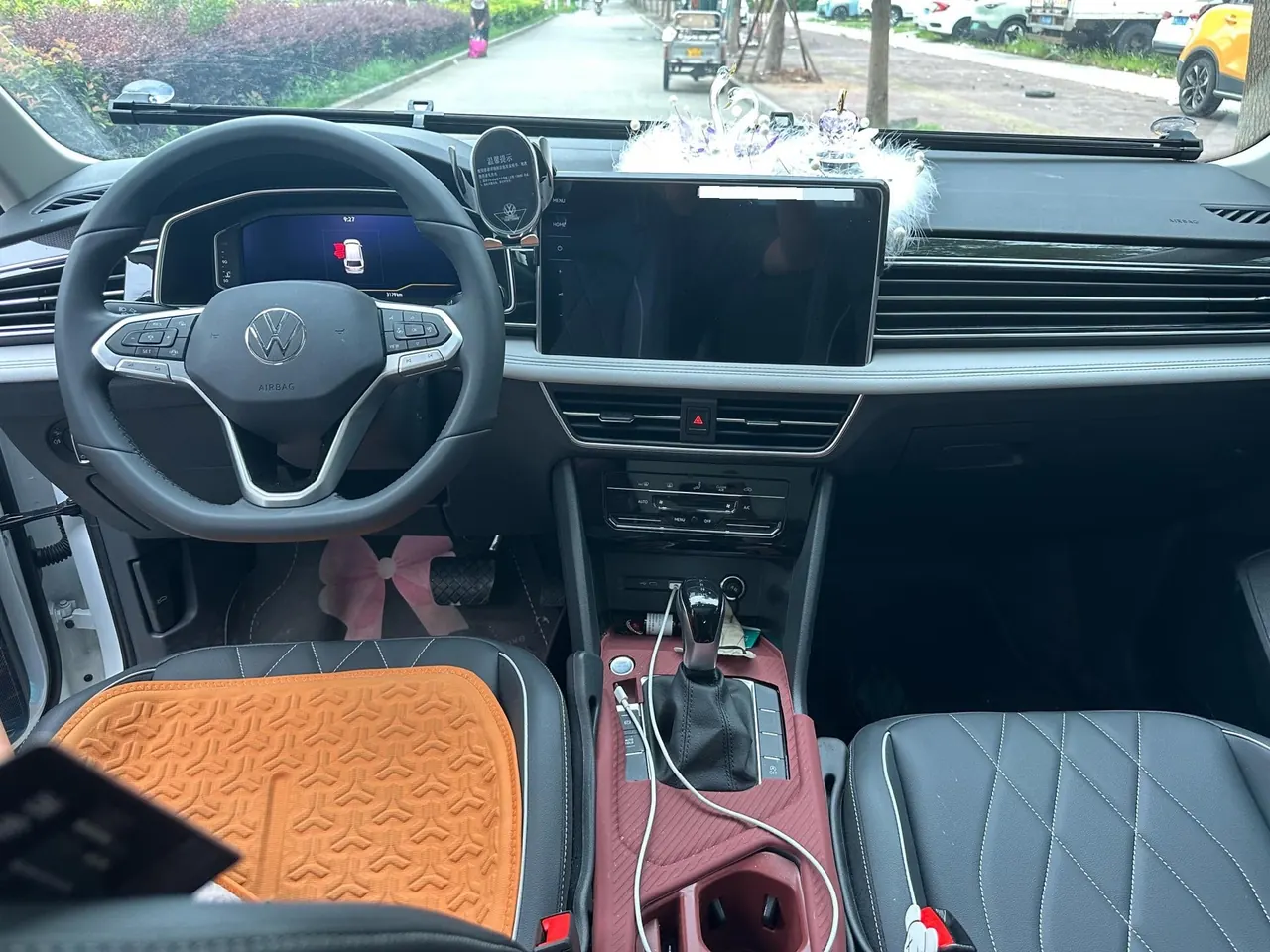 Volkswagen 2025 Tiguan L 1.5TSI 300TSI outstanding two-wheel drive Longteng version automatic gear 6