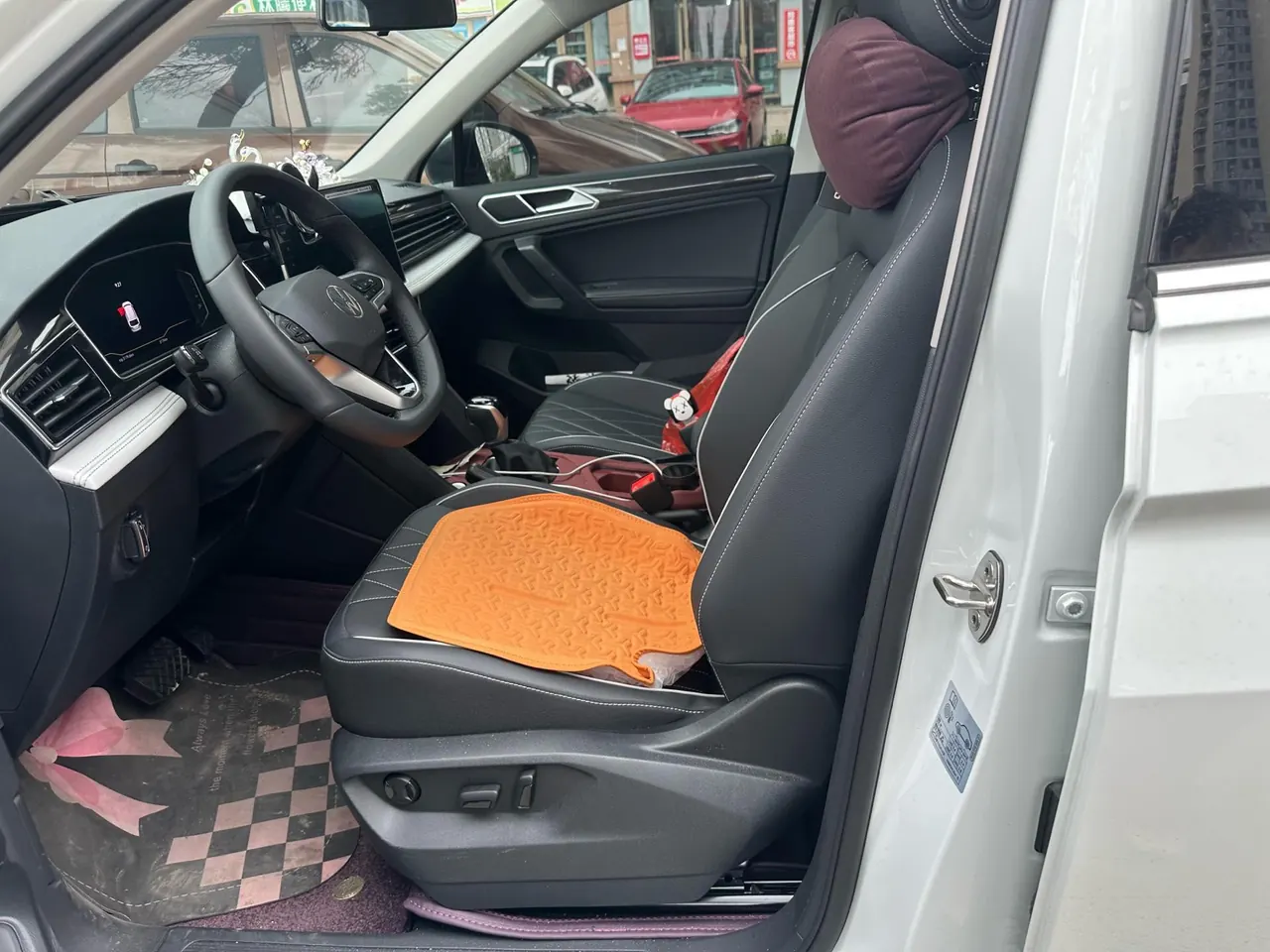 Volkswagen 2025 Tiguan L 1.5TSI 300TSI outstanding two-wheel drive Longteng version automatic gear 7