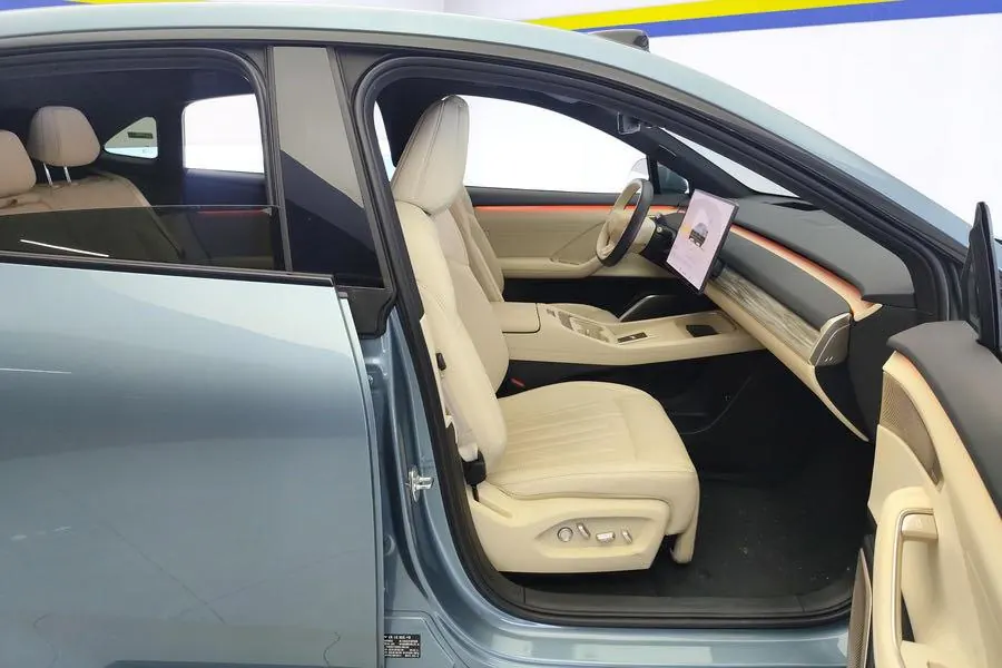 ONVO 2025 L60 60kWh four-wheel drive version automatic gear 6