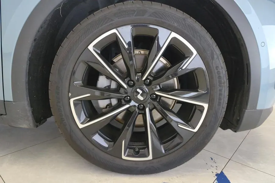 ONVO 2025 L60 60kWh four-wheel drive version automatic gear 9