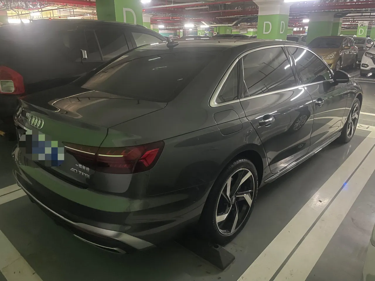 Audi 2021 A4L 2.0TFSI 40TFSI into the life version of the automatic gear 3