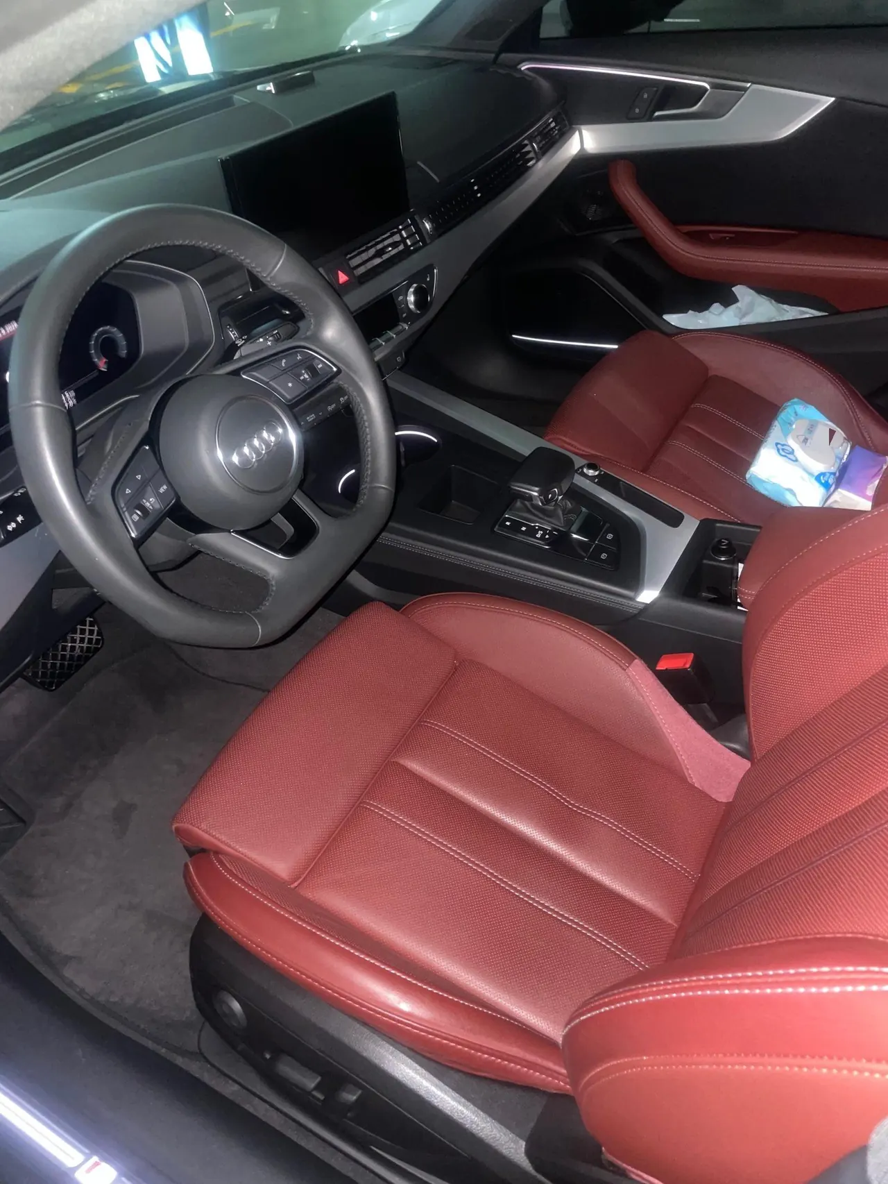 Audi 2021 A4L 2.0TFSI 40TFSI into the life version of the automatic gear 4