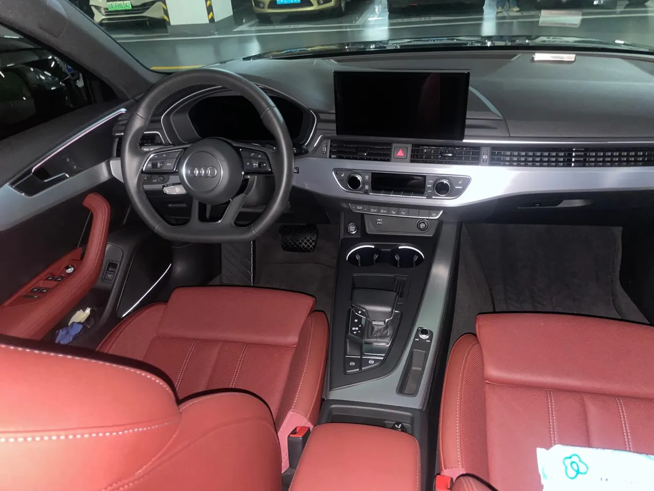 Audi 2021 A4L 2.0TFSI 40TFSI into the life version of the automatic gear 6