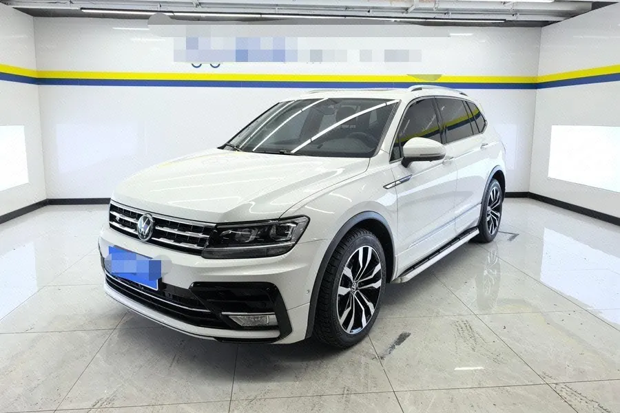 Volkswagen 2021 Tiguan L R-Line 2.0TSI 330TSI Two-Drive Overdrive Automatic Gear - View 1