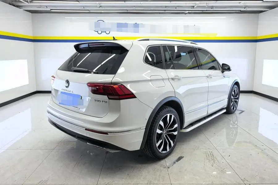 Volkswagen 2021 Tiguan L R-Line 2.0TSI 330TSI Two-Drive Overdrive Automatic Gear 2