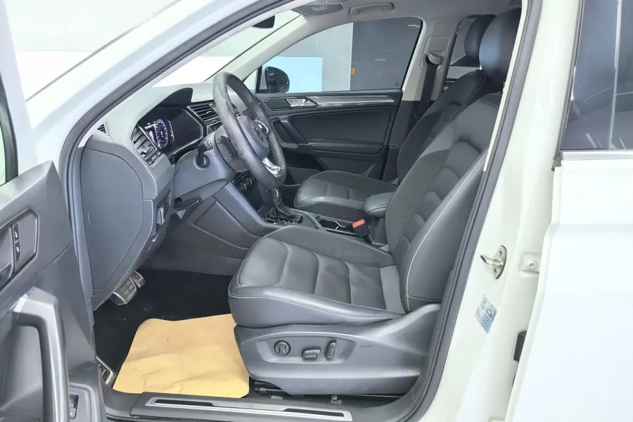 Volkswagen 2021 Tiguan L R-Line 2.0TSI 330TSI Two-Drive Overdrive Automatic Gear 3