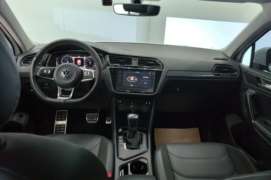 Volkswagen 2021 Tiguan L R-Line 2.0TSI 330TSI Two-Drive Overdrive Automatic Gear 4