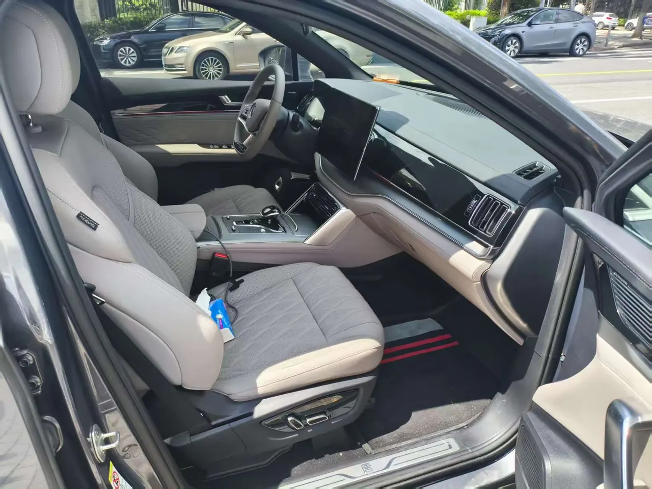 BYD Tang New Energy 2025 Tang DM-i 1.5T Stepless 115KM Honorable Automatic Gear 4