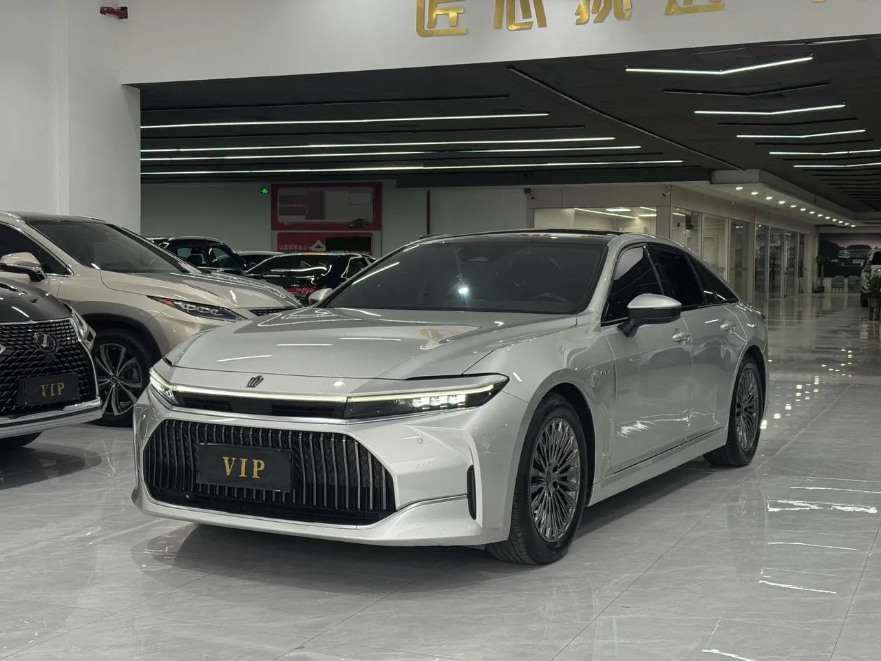 打开图片灯箱:Toyota Crown (Imported) 2024 Crown 2.5 Stepless to Enjoy Automatic Gear