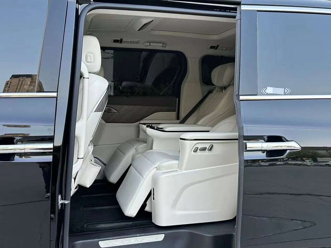 WEY 2025 VV7 Hi4 1.5T Four-Wheel-Drive Automatic Model 3