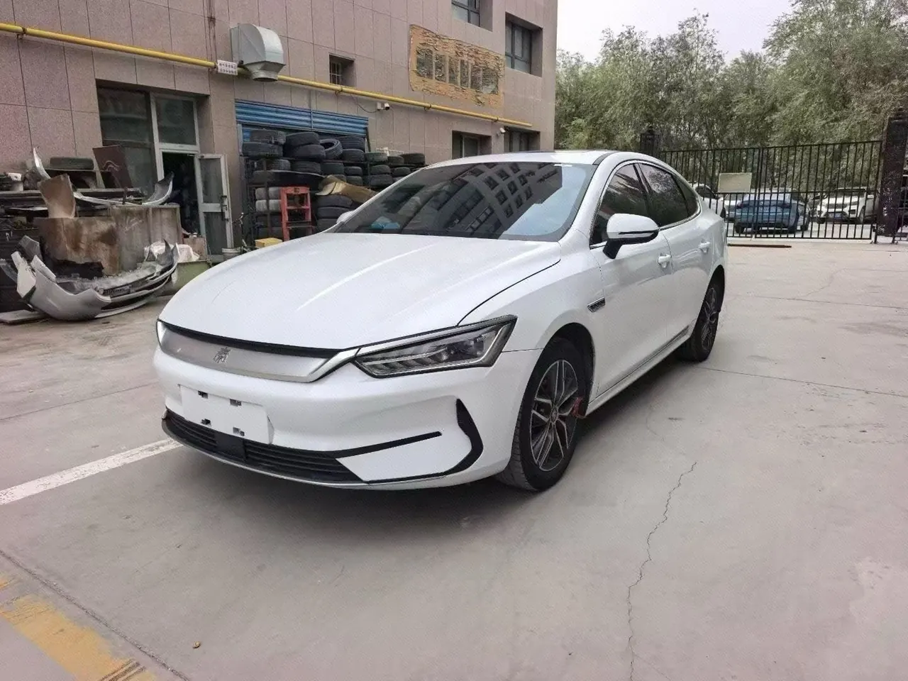 BYD 2021 Qin PLUS EV 500KM Honorable Automatic Gear - View 1