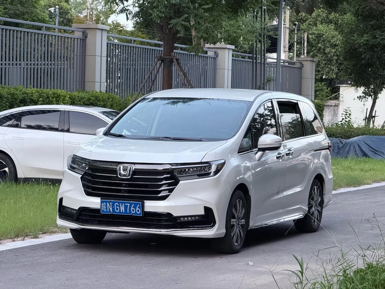 Honda 2024 Odyssey Hybrid 2.0 Stepless Sharp and Pleasant Edition Automatic Gear - View 1