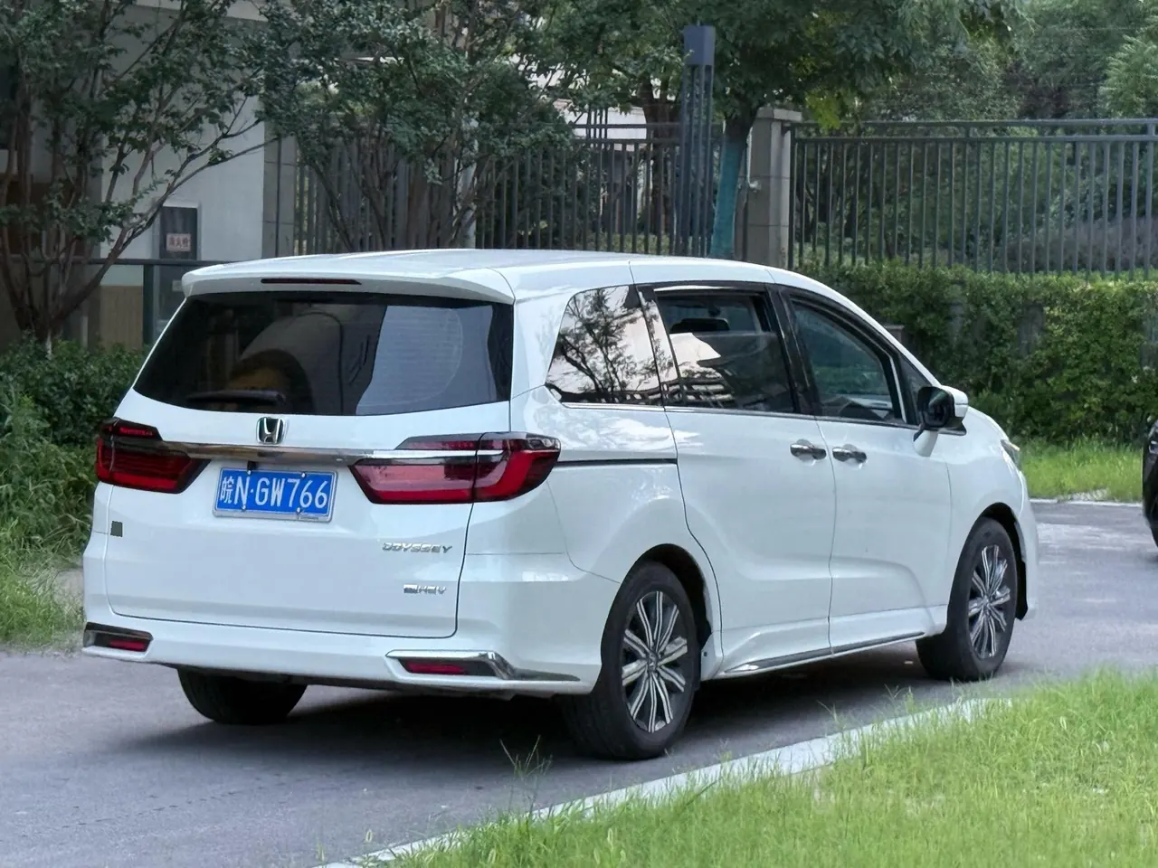 Honda 2024 Odyssey Hybrid 2.0 Stepless Sharp and Pleasant Edition Automatic Gear 6