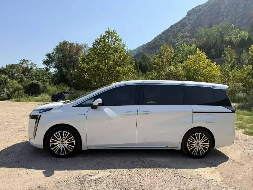 GAC Trumpchi 2024 E8 2.0 150km MAX Automatic Transmission 3