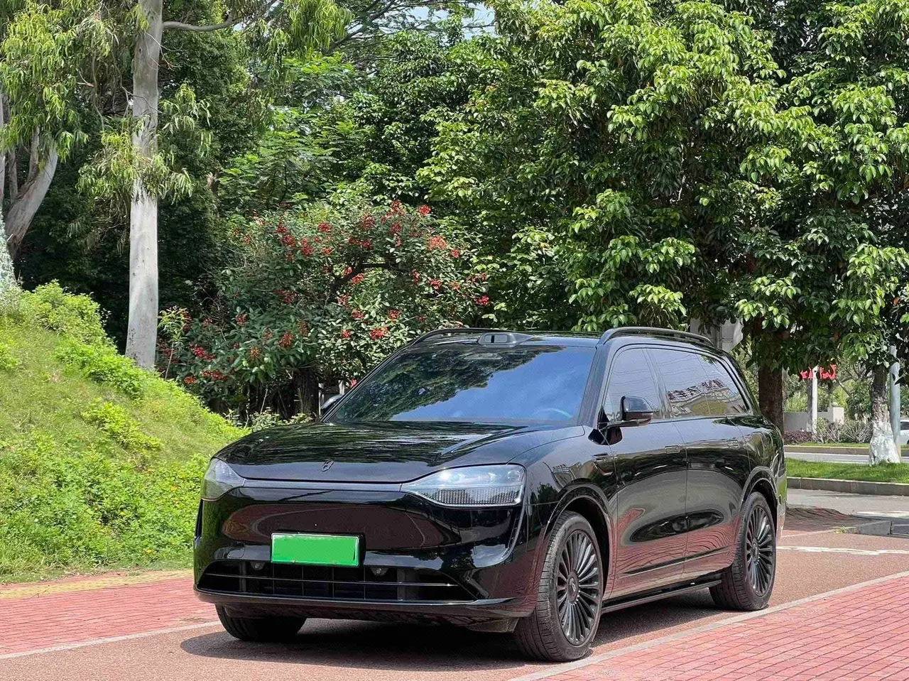 AITO 2025 AITO M9 extended range Ultra version 52kWh5 seat version automatic gear - View 1