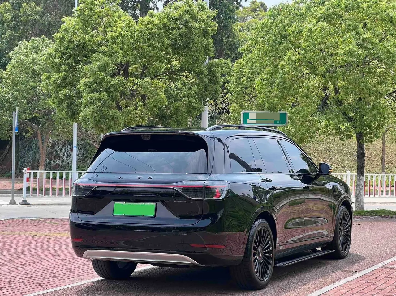 AITO 2025 AITO M9 extended range Ultra version 52kWh5 seat version automatic gear 7