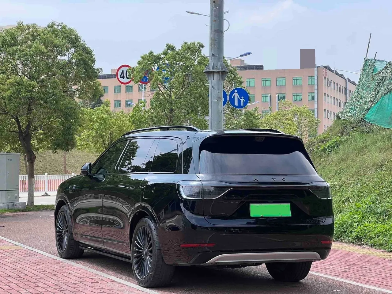 AITO 2025 AITO M9 extended range Ultra version 52kWh5 seat version automatic gear 8