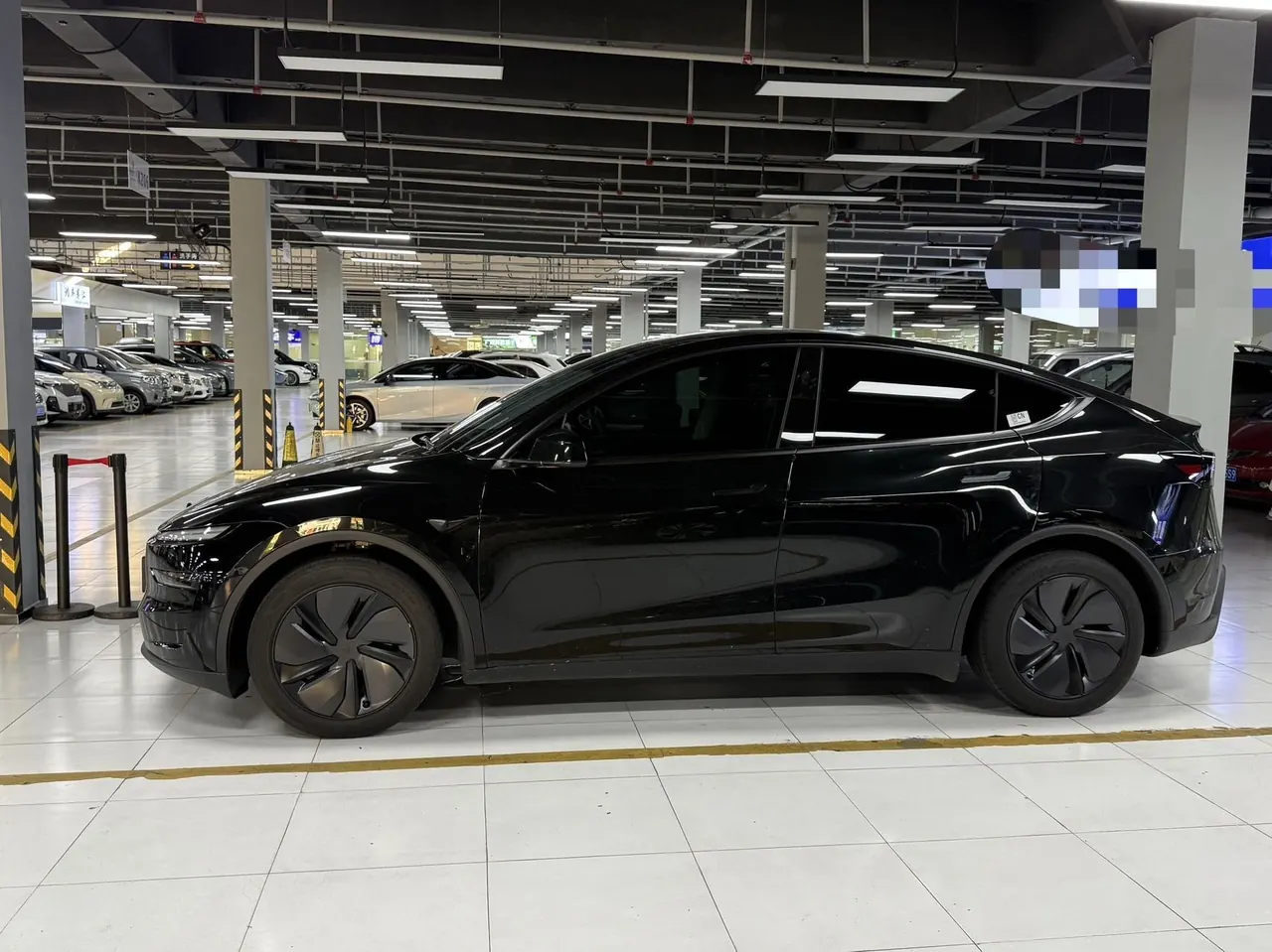 Tesla 2025 Model Y rear-wheel drive version automatic transmission 2