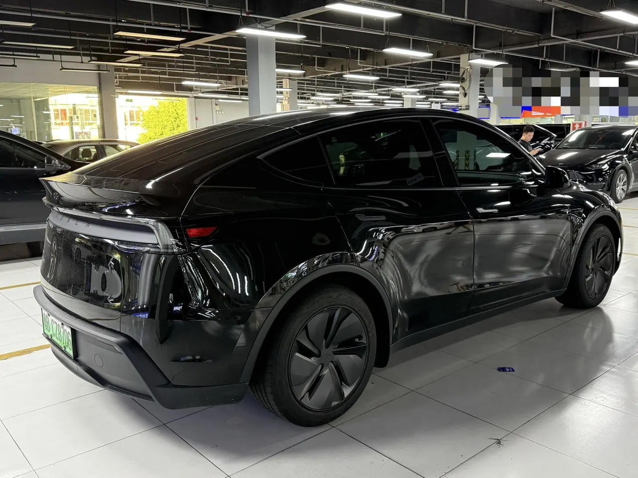 Tesla 2025 Model Y rear-wheel drive version automatic transmission 3