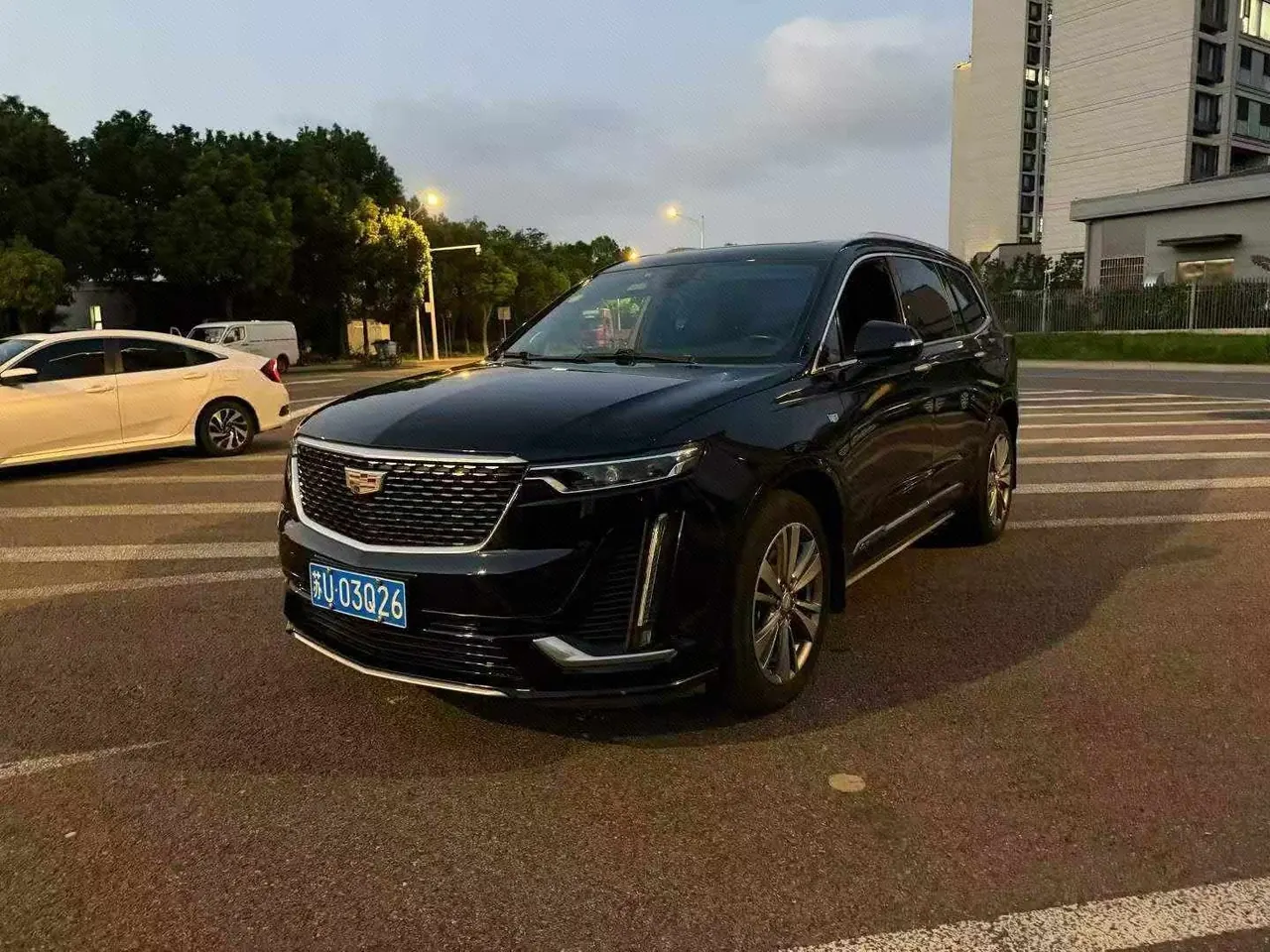Cadillac 2022 XT6 48V 2.0T 6-seat two-wheel drive luxury automatic gear - View 1