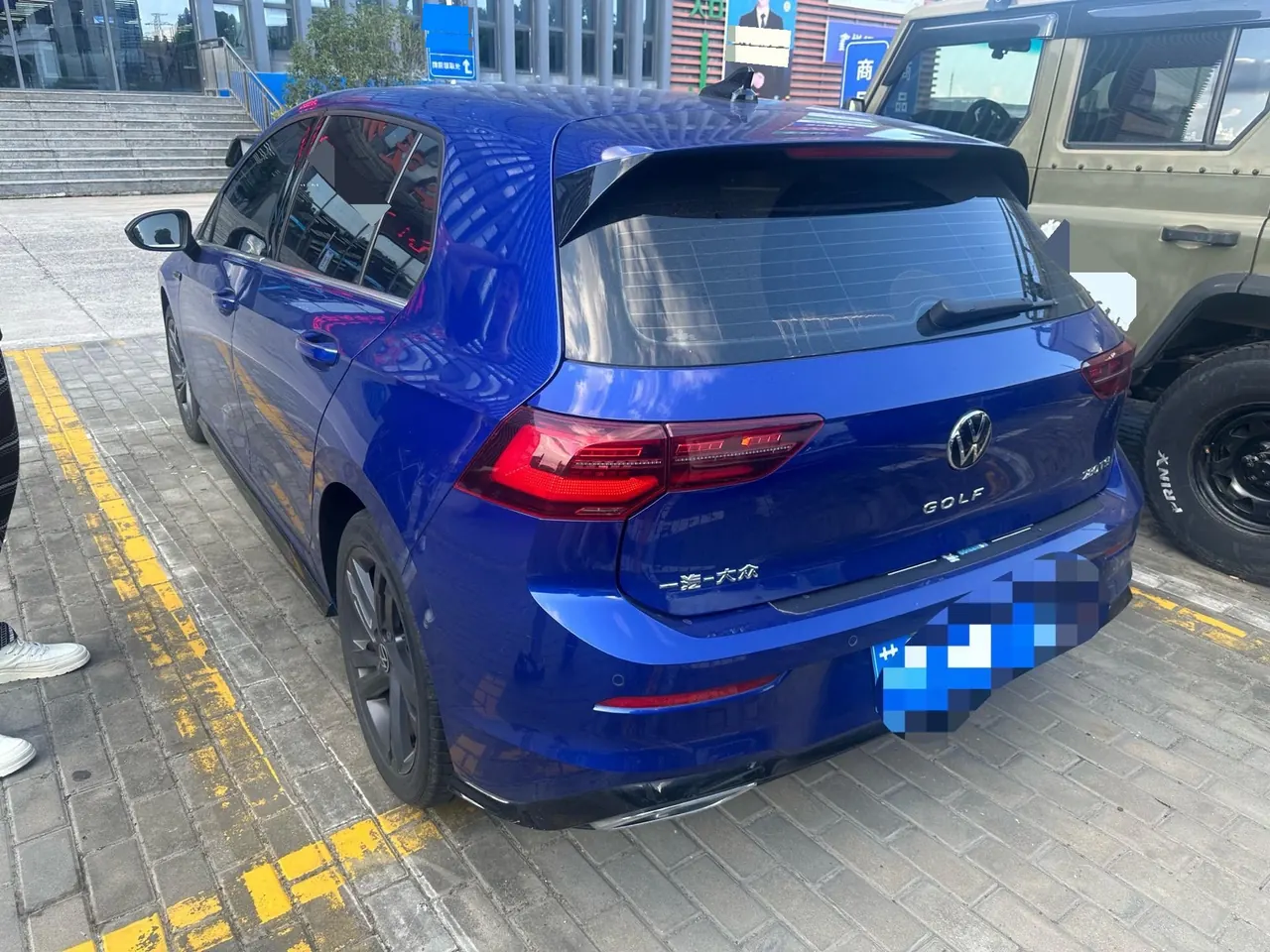 Volkswagen 2021 Golf 8 R-Line 1.4TSI 280TSI Automatic 3