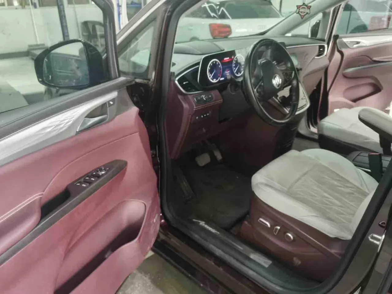 Buick 2022 GL8 Avenir 48V 2.0T Six-seat Hyun Edition Automatic Gear 2