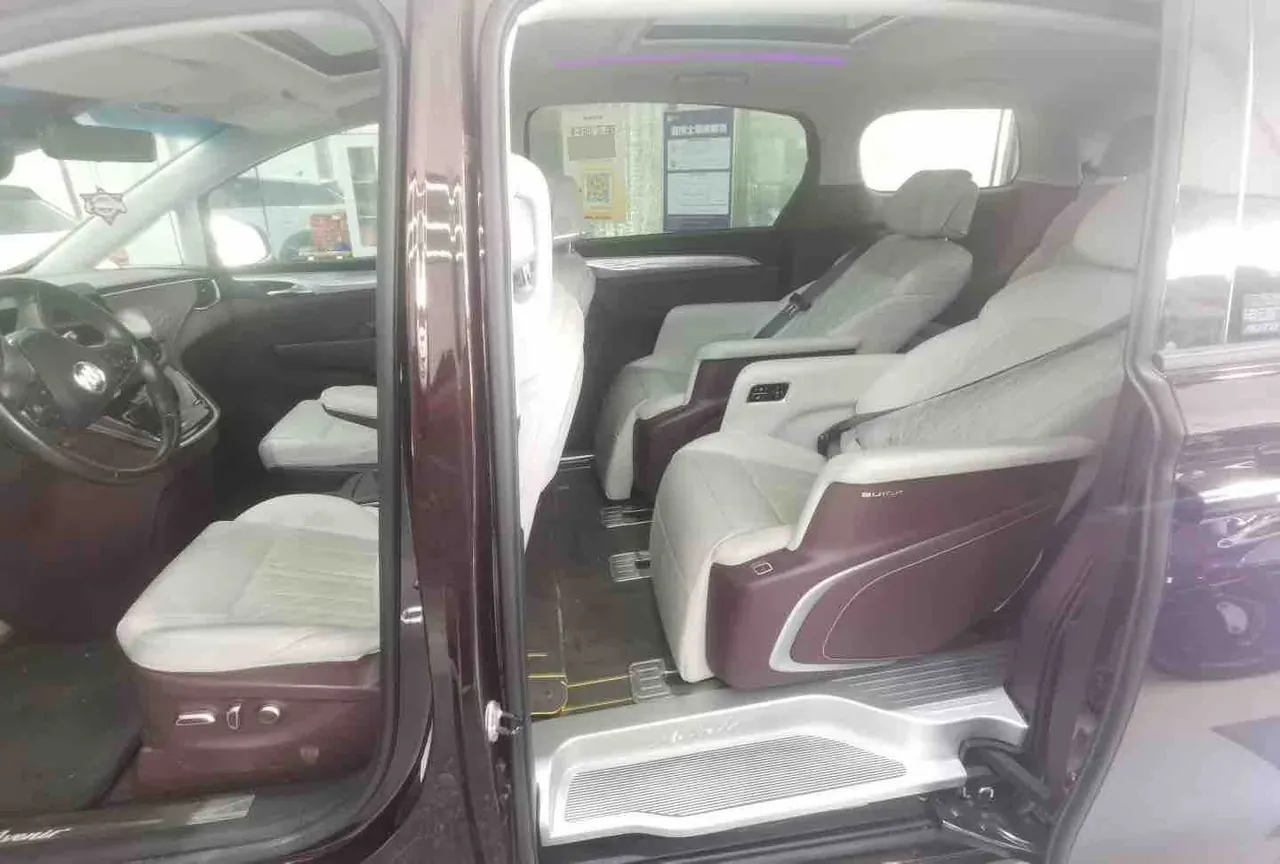 Buick 2022 GL8 Avenir 48V 2.0T Six-seat Hyun Edition Automatic Gear 3