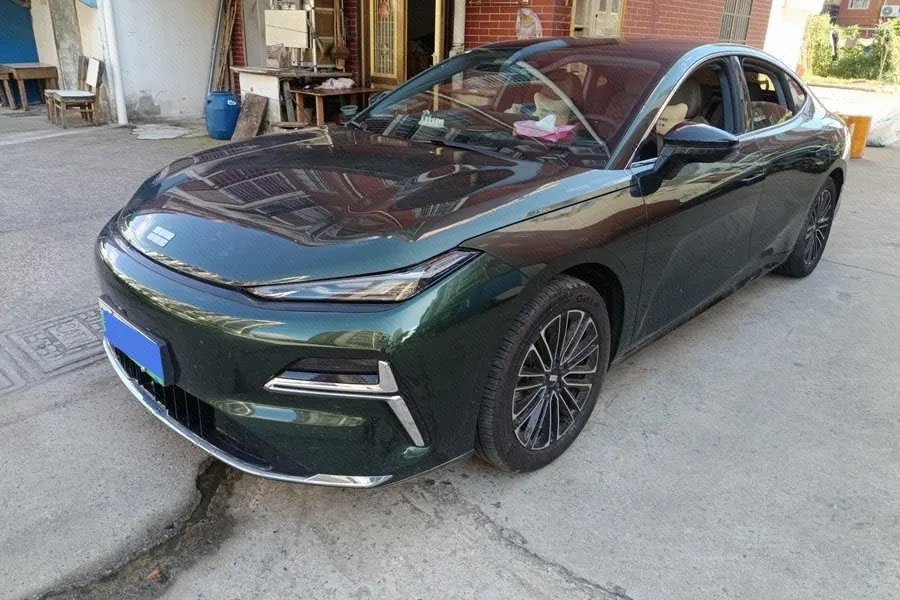 Geely Galaxy 2025 Xingyao 8 EM-i 1.5 130km Premium Edition Automatic Gear - View 1