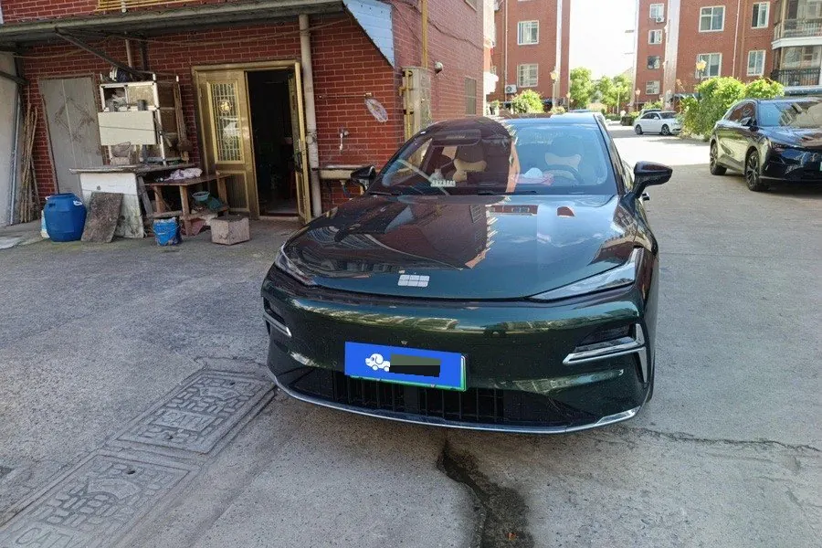 Geely Galaxy 2025 Xingyao 8 EM-i 1.5 130km Premium Edition Automatic Gear 3
