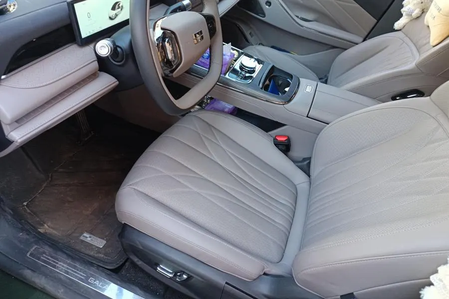 Geely Galaxy 2025 Xingyao 8 EM-i 1.5 130km Premium Edition Automatic Gear 5