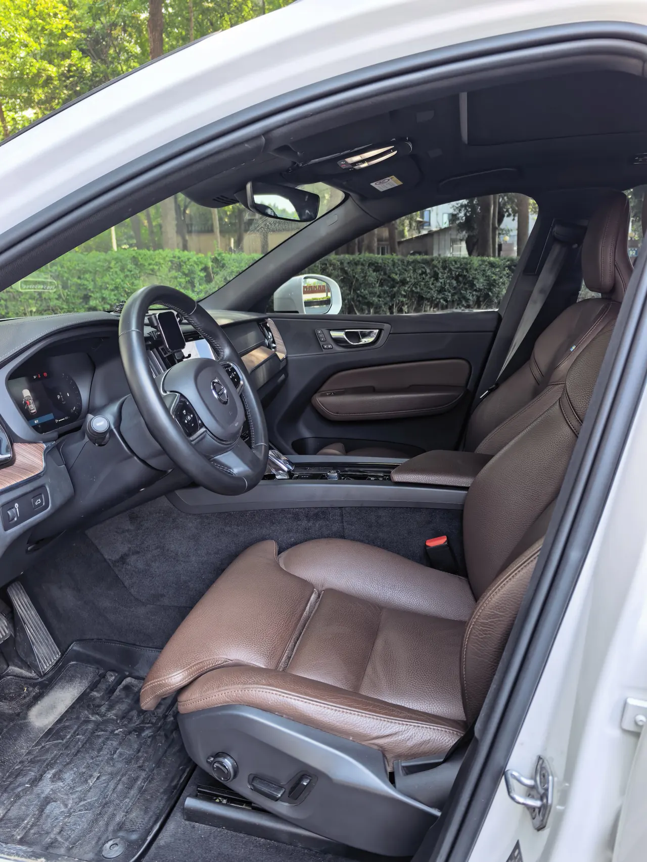 Volvo 2022 XC60 48V 2.0T B5 4-wheel drive Zhiyuan Deluxe Edition Automatic Gear 5