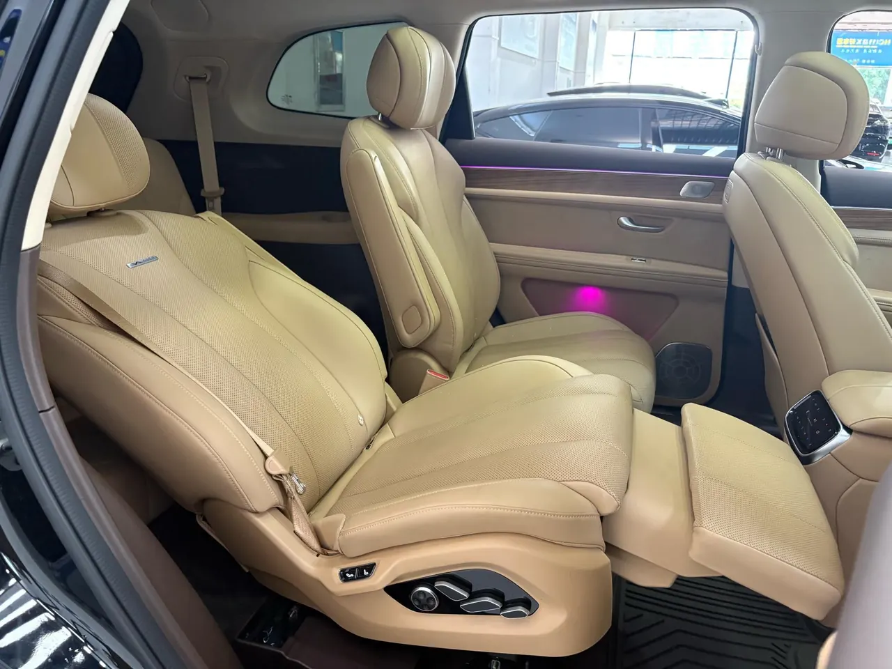 AITO 2024 AITO M7 Smart Drive Four-wheel Drive Ultra Edition 6-seat Automatic Gear 11