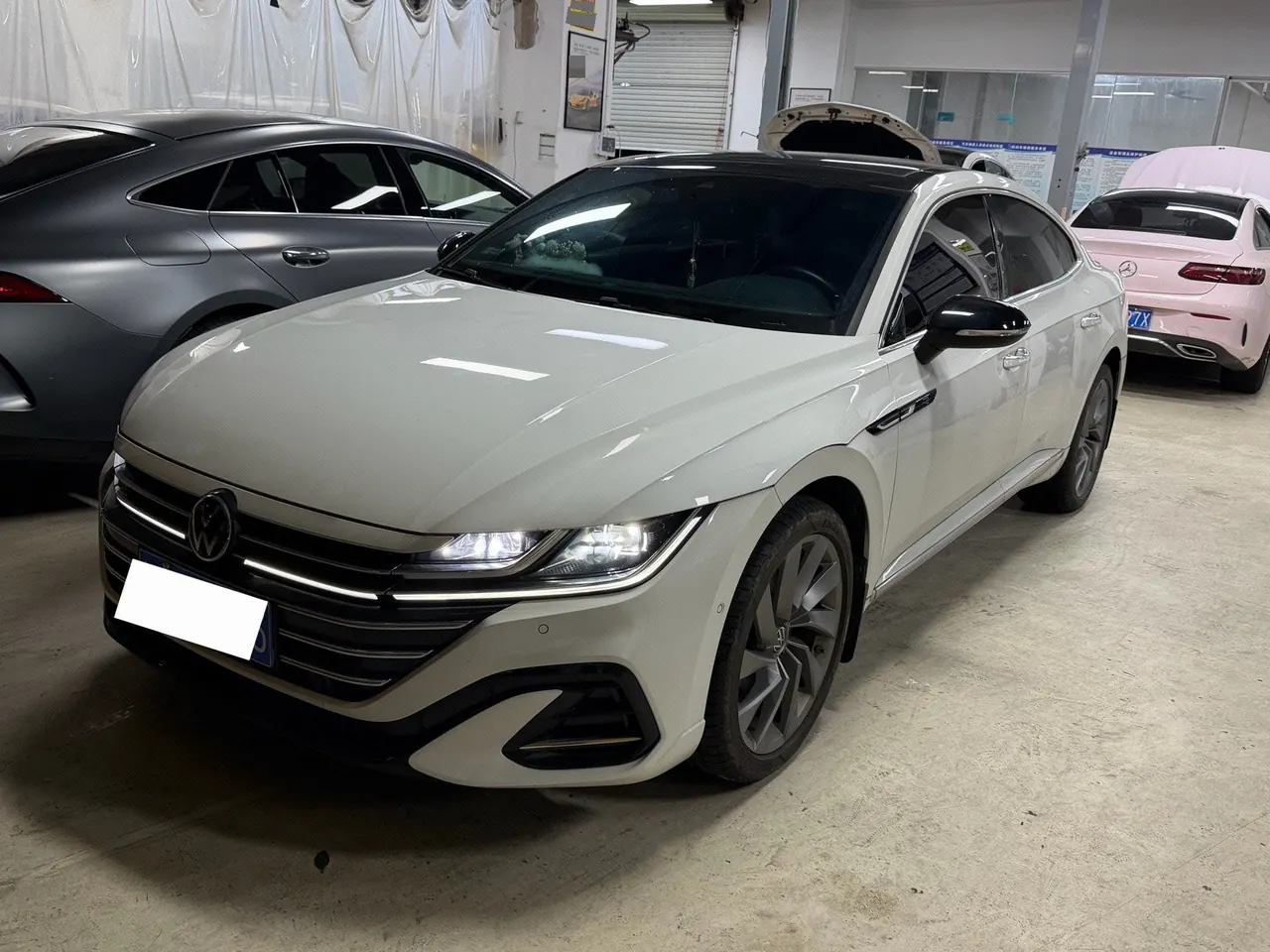Volkswagen 2023 CC 2.0TSI 380TSI eye-catching automatic gear - View 1