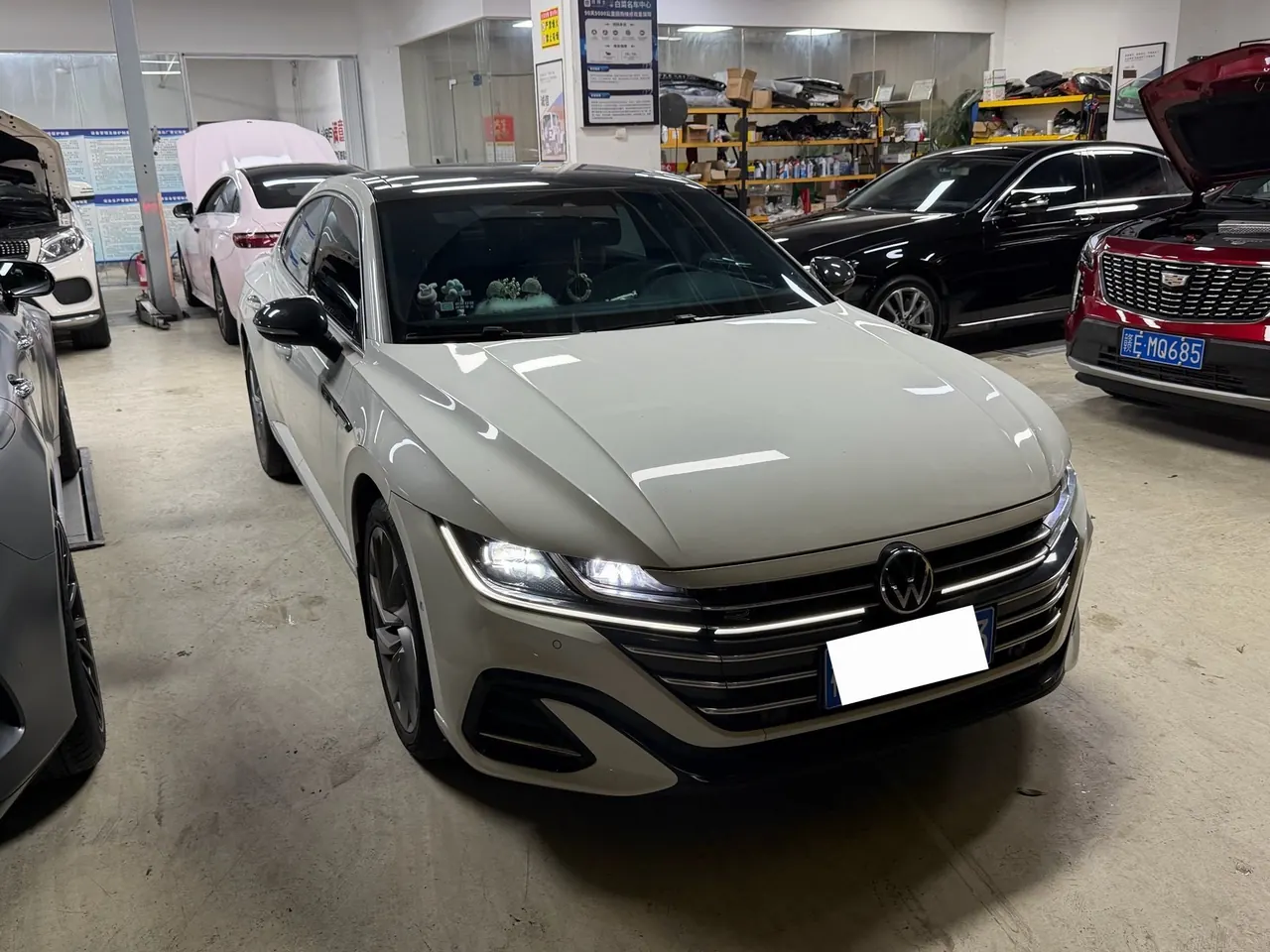 Volkswagen 2023 CC 2.0TSI 380TSI eye-catching automatic gear 2