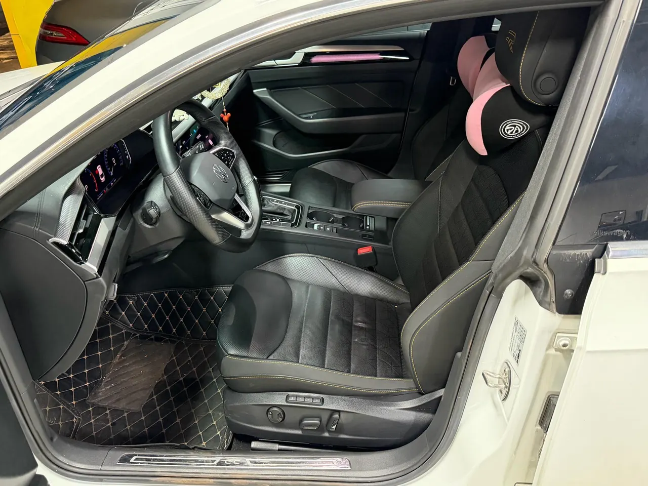 Volkswagen 2023 CC 2.0TSI 380TSI eye-catching automatic gear 4