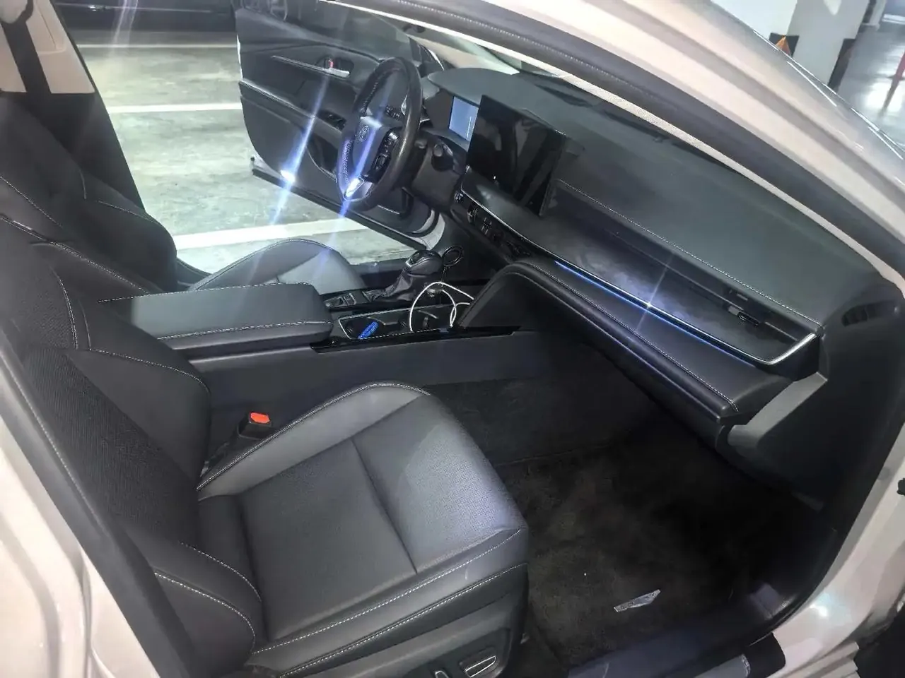Toyota 2024 Camry Dual Engine 2.0HG Stepless Premium Edition Automatic Gear 4
