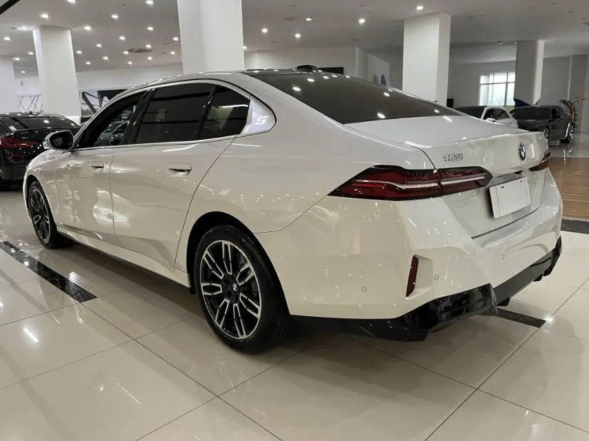 BMW 5 Series 2026 model 530Li 48V 2.0T Leading Edition M Sport Package Automatic 8